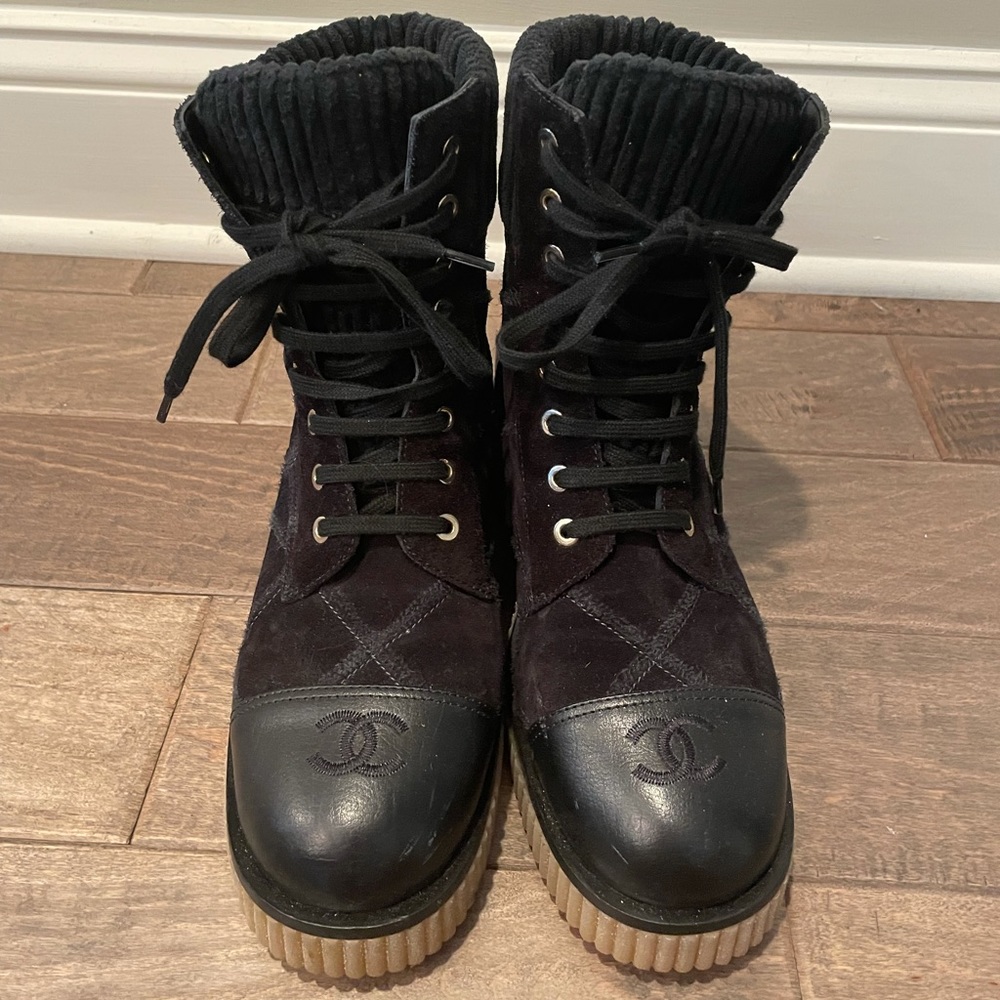 Chanel CC Combat Boots size 39.5 like new 😍 Chanel shoes winter boots Fashion